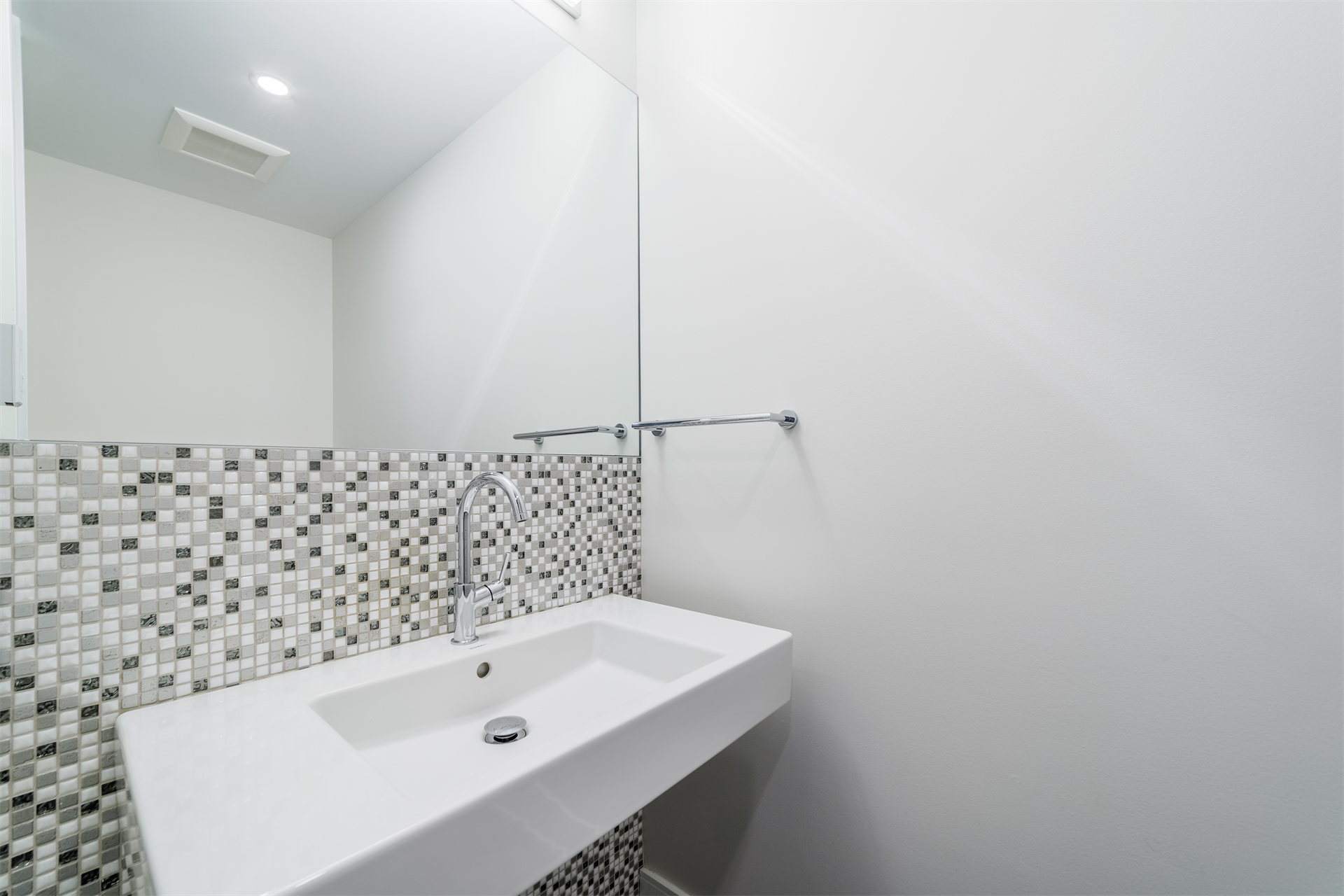 5 Bedroom Single Family Home/House's Image 21