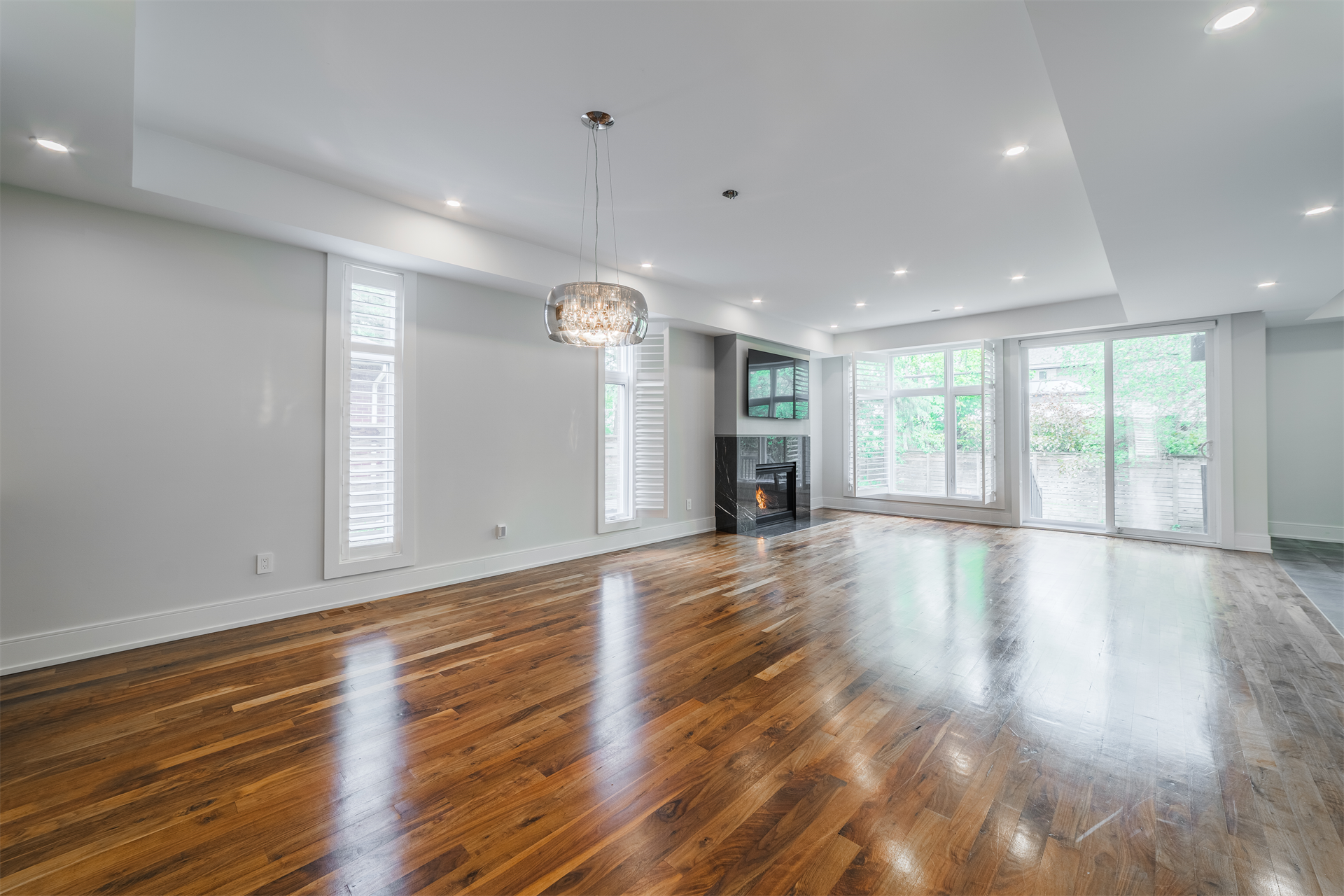 5 Bedroom Single Family Home/House's Image 17
