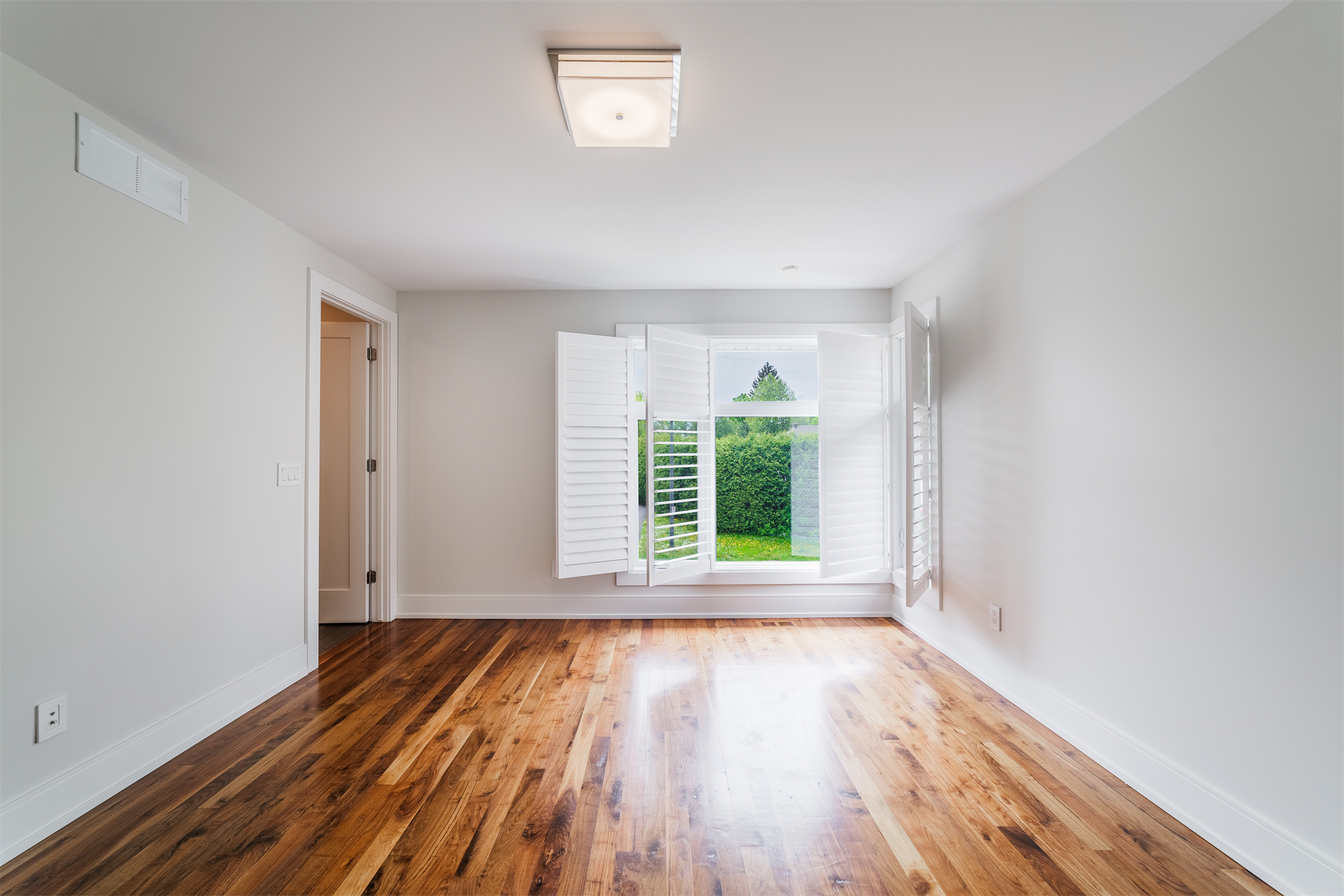 5 Bedroom Single Family Home/House's Image 32