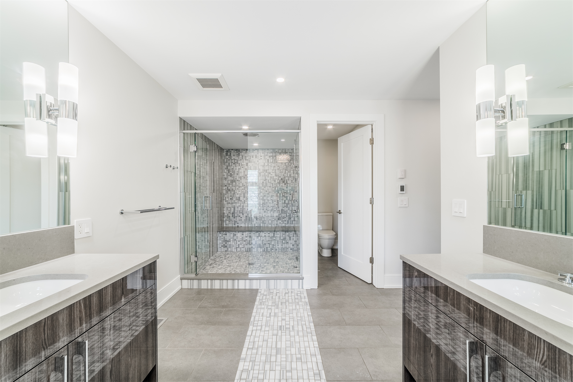 5 Bedroom Single Family Home/House's Image 29