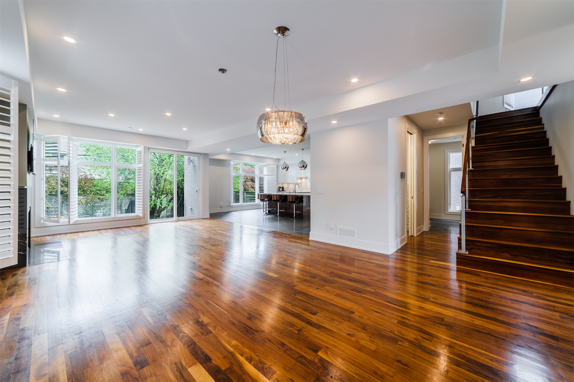 5 Bedroom Single Family Home/House's Image 3