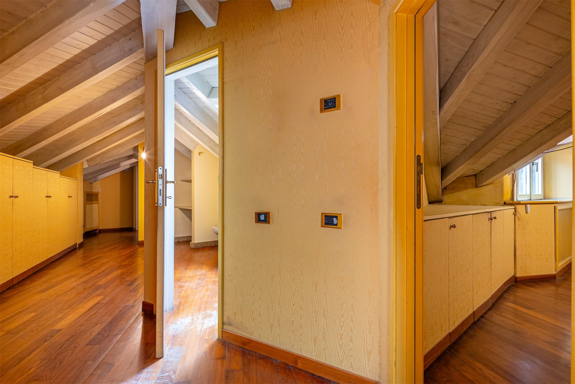 6 Bedroom Building's Image 37