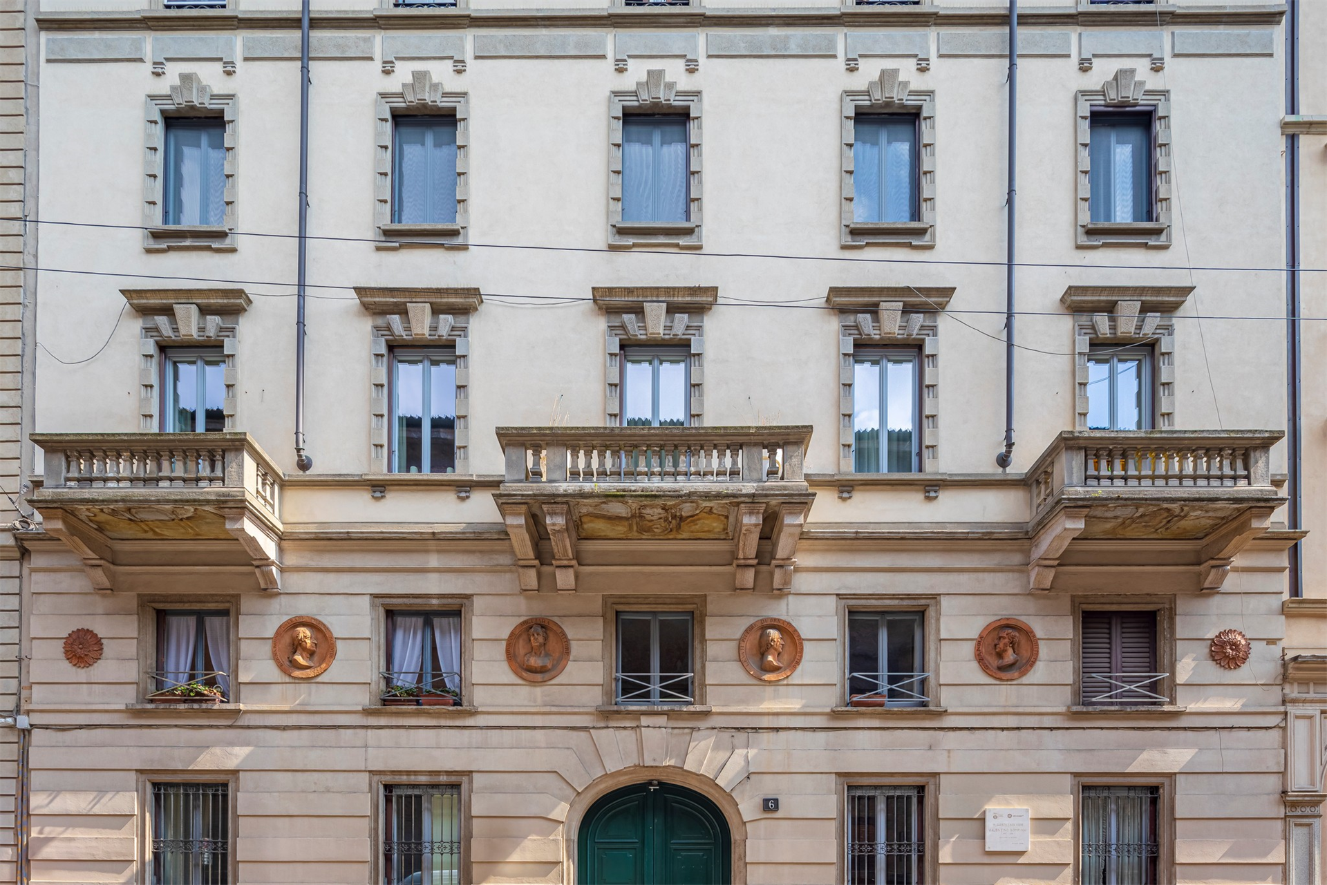 6 Bedroom Building's Image 45