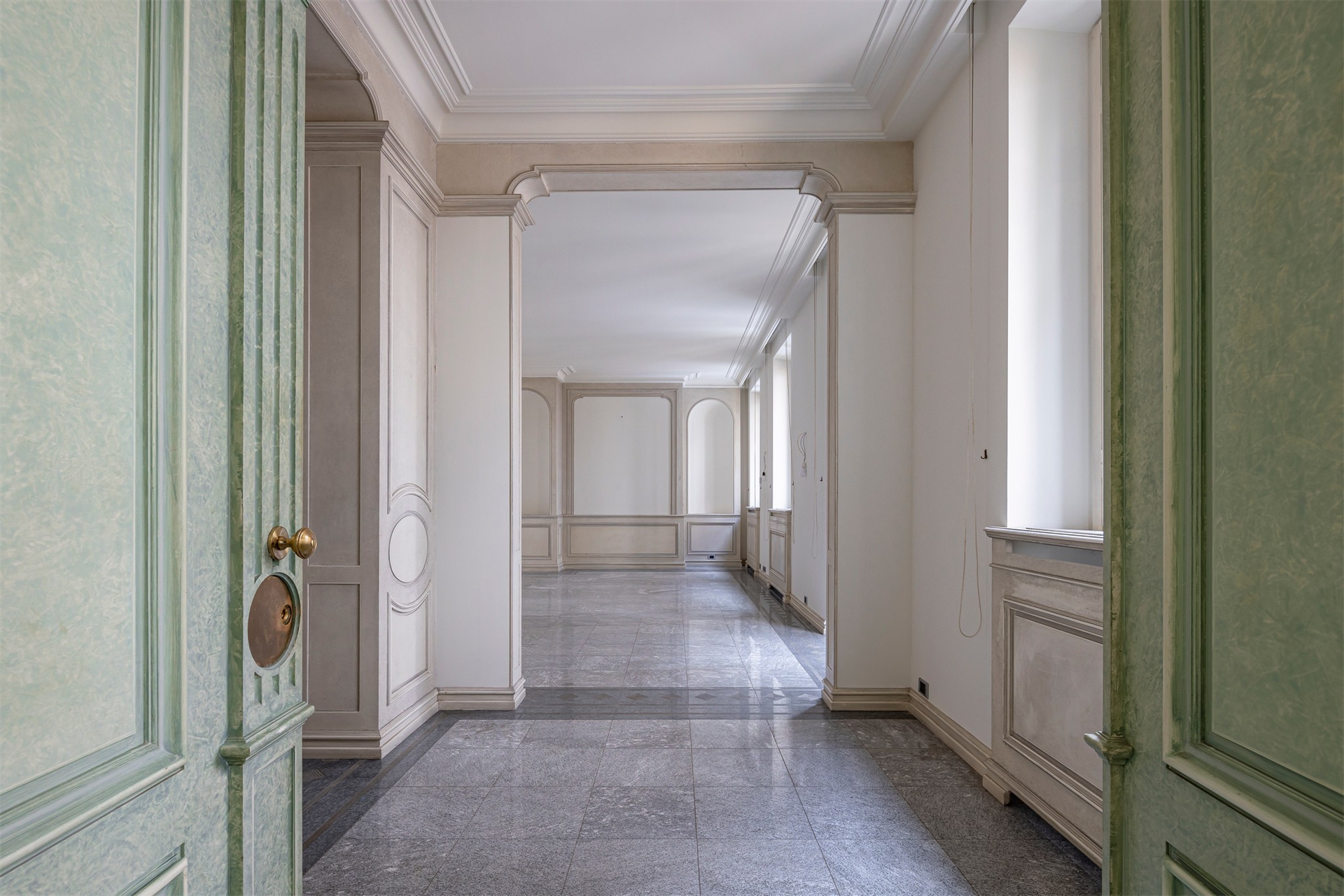 6 Bedroom Building's Image 13