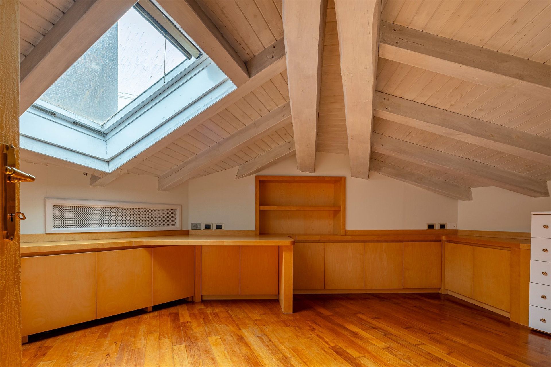 6 Bedroom Building's Image 35