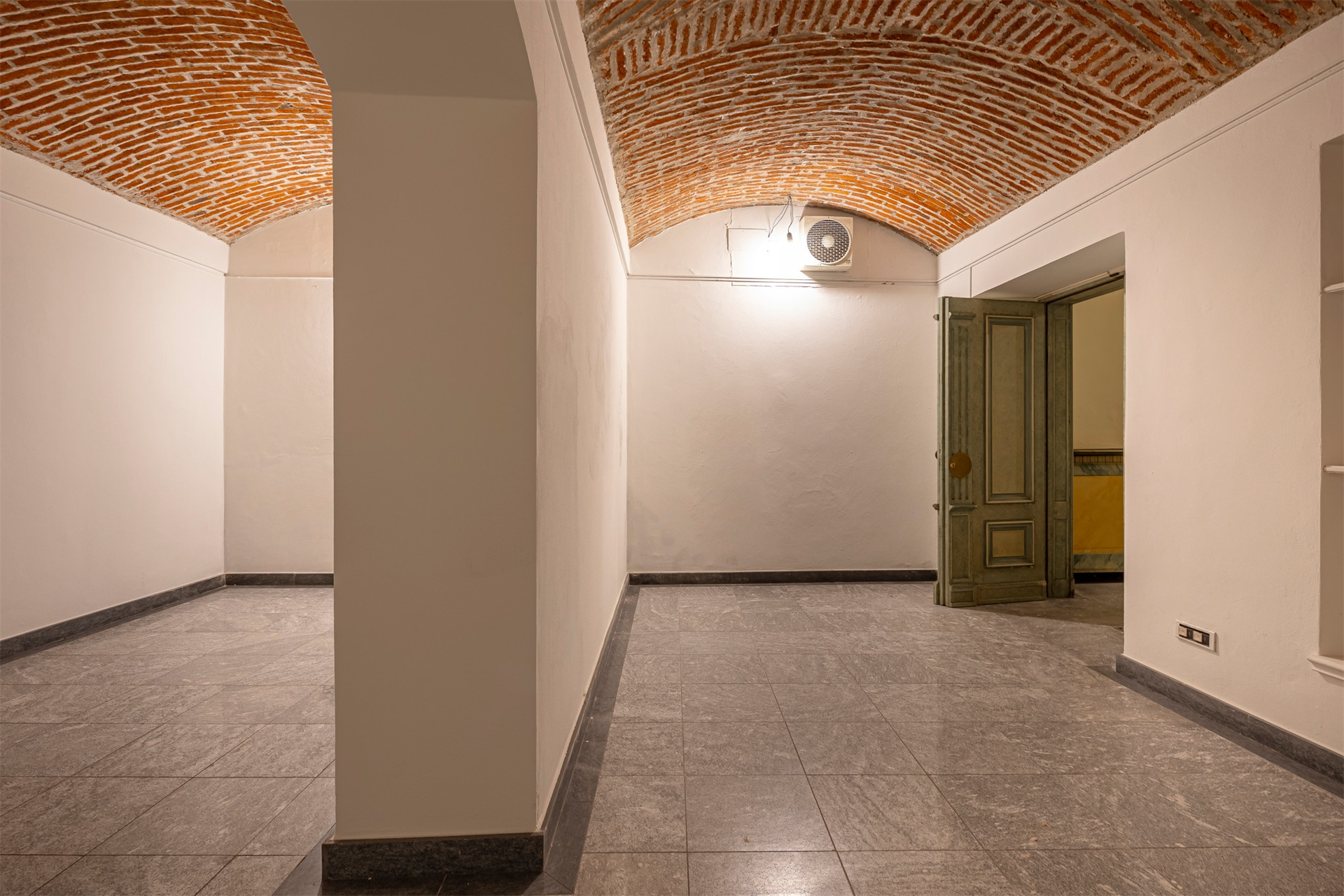 6 Bedroom Building's Image 41