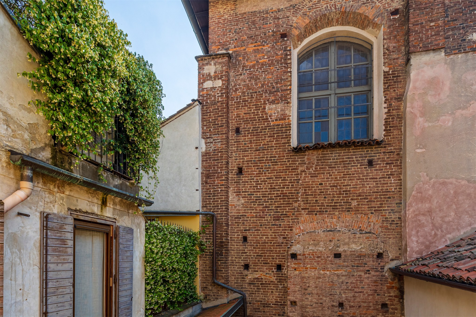 6 Bedroom Building's Image 31