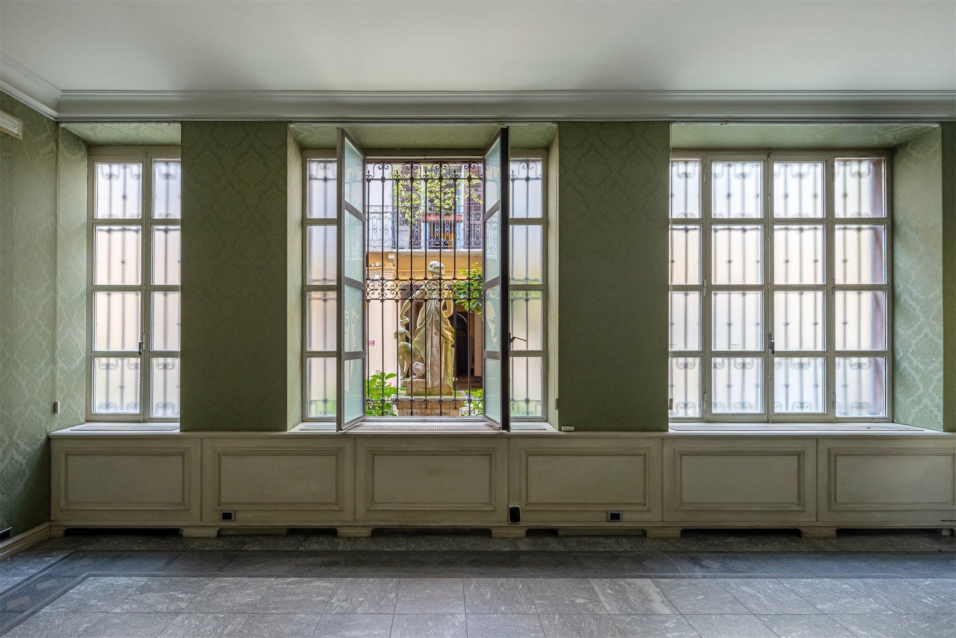 6 Bedroom Building's Image 8