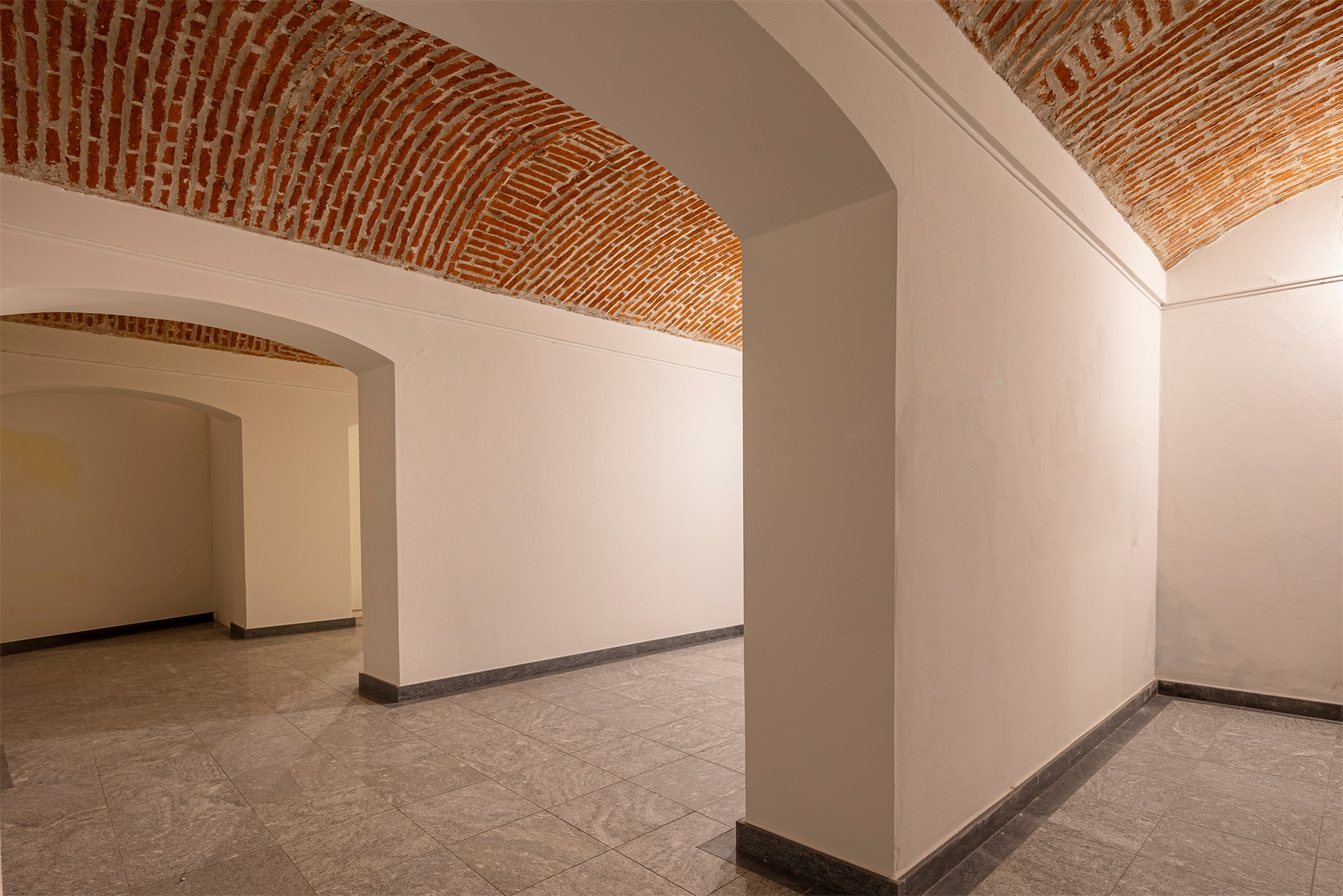6 Bedroom Building's Image 40