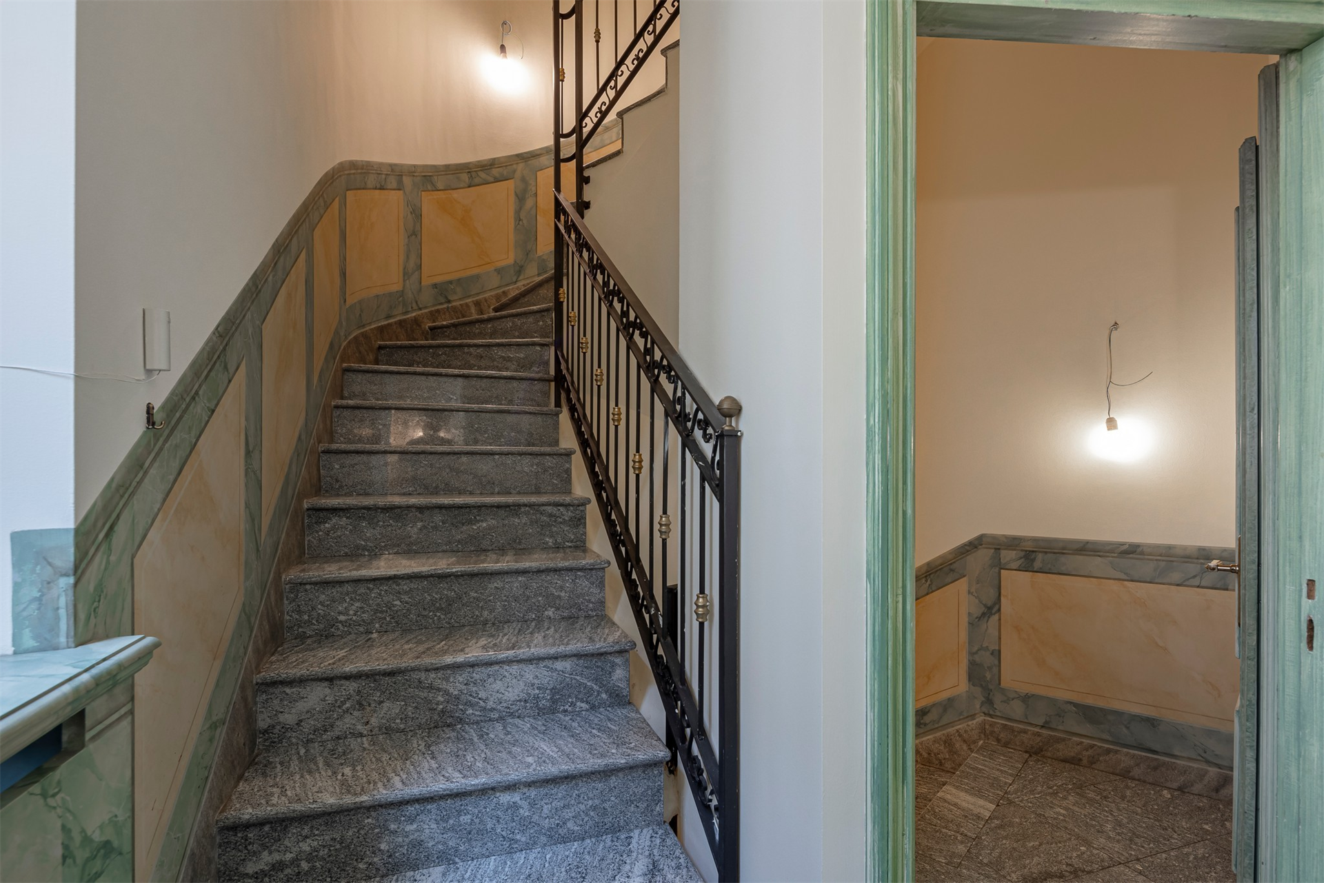 6 Bedroom Building's Image 22
