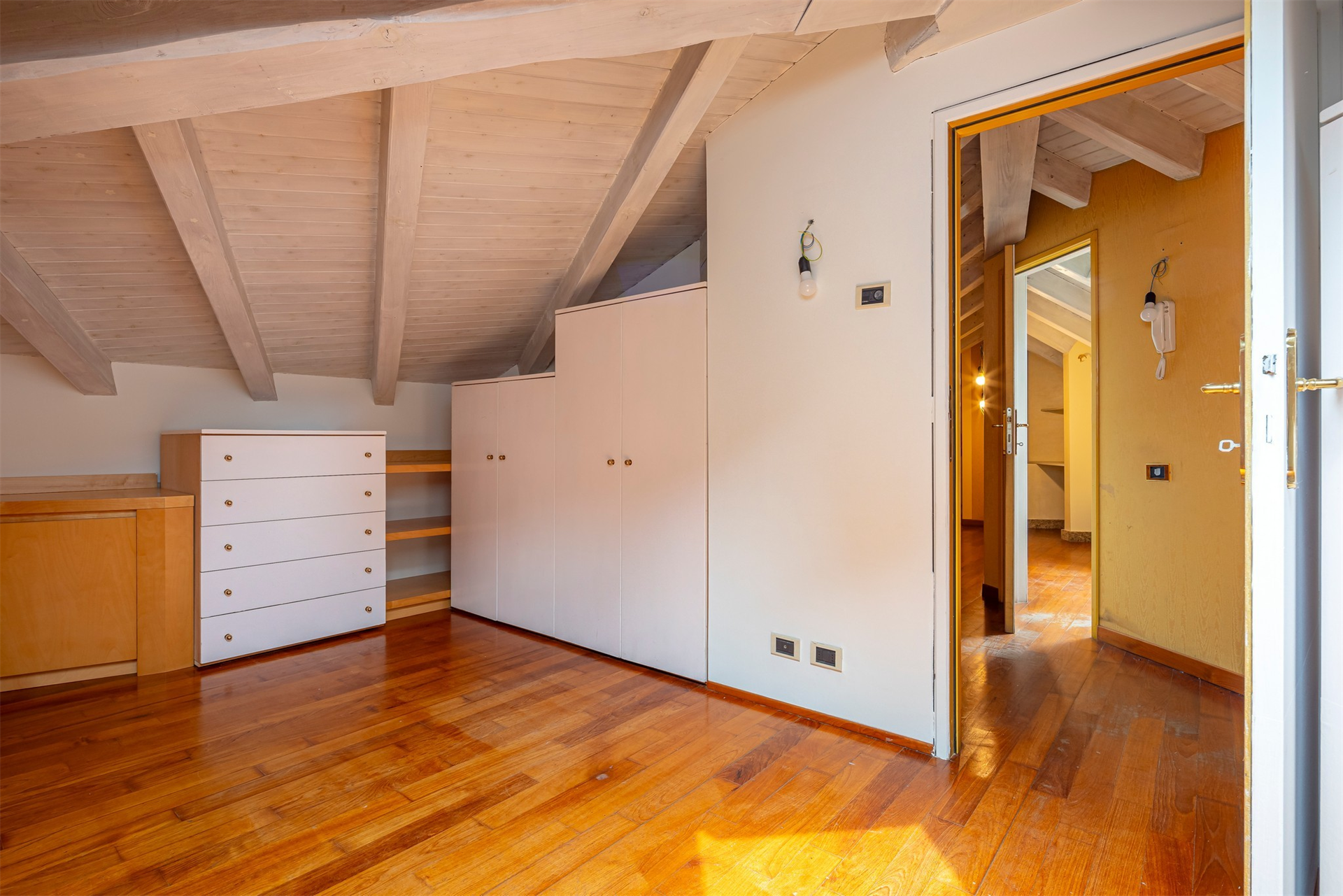 6 Bedroom Building's Image 36