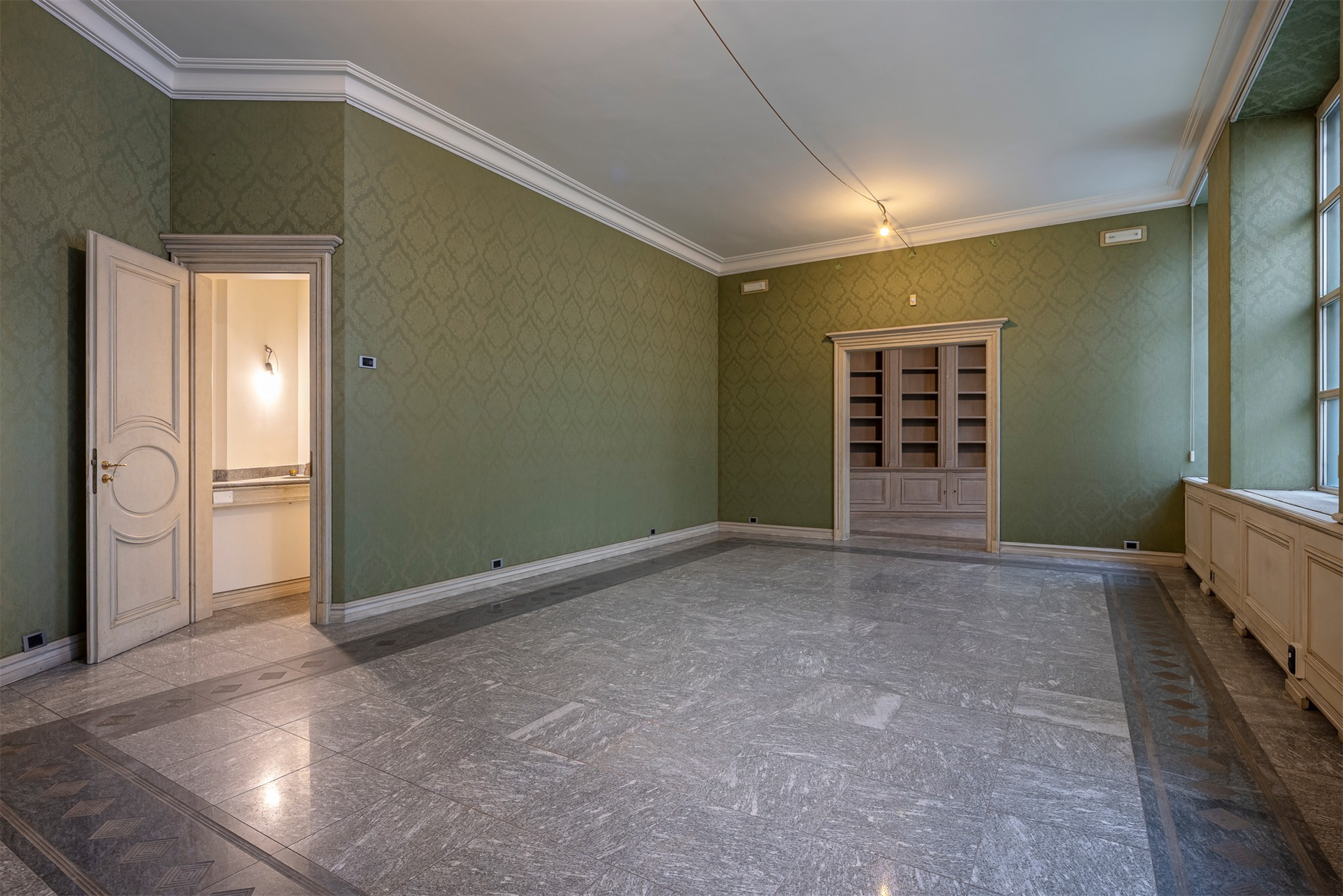 6 Bedroom Building's Image 5