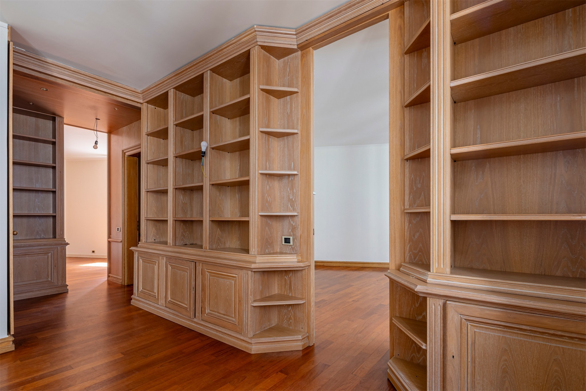 6 Bedroom Building's Image 25