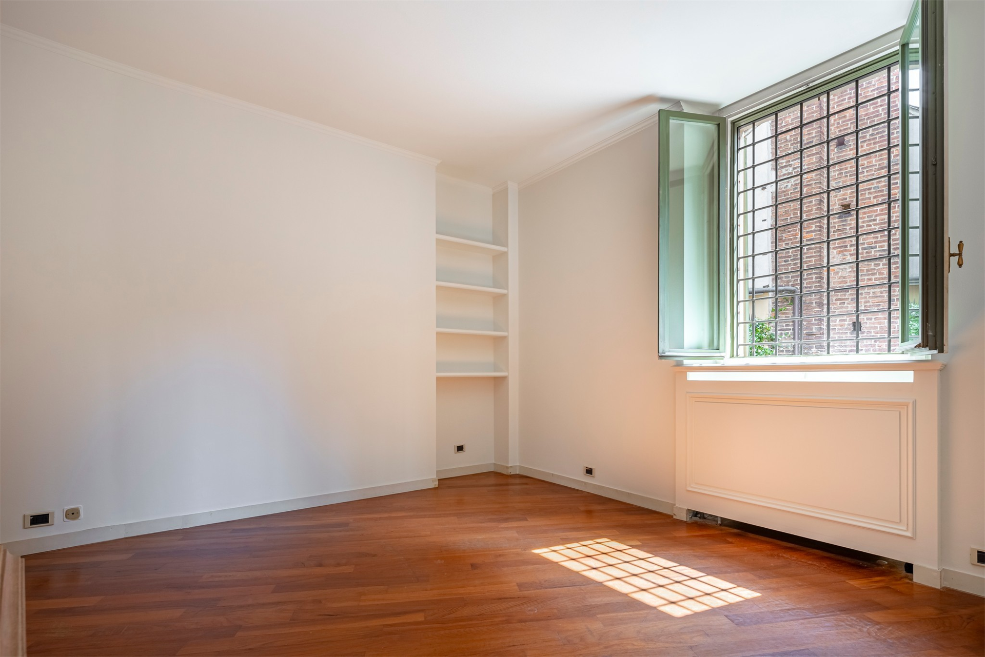 6 Bedroom Building's Image 29