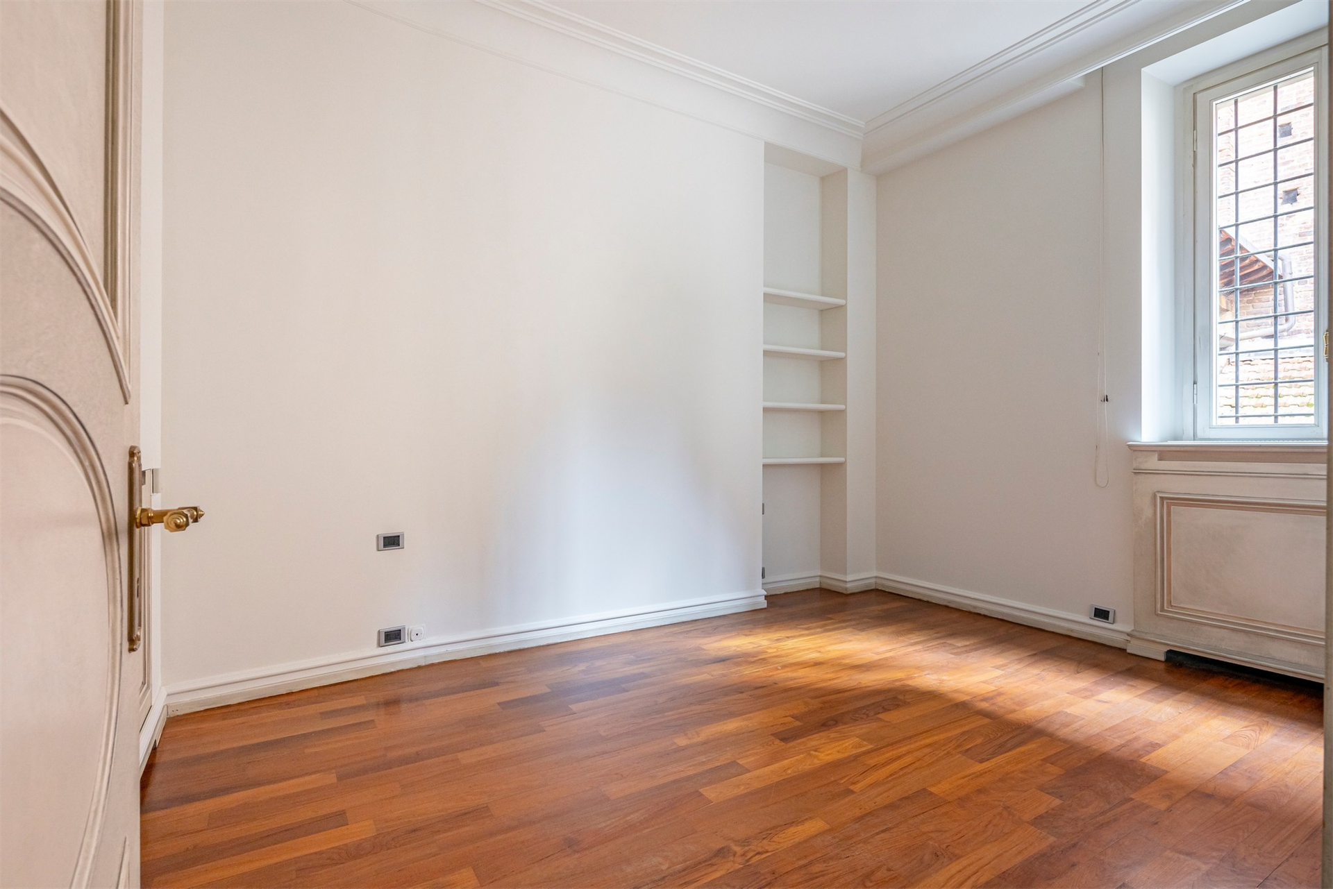 6 Bedroom Building's Image 20