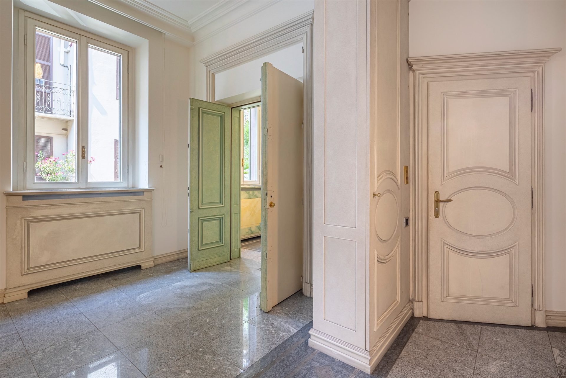 6 Bedroom Building's Image 19
