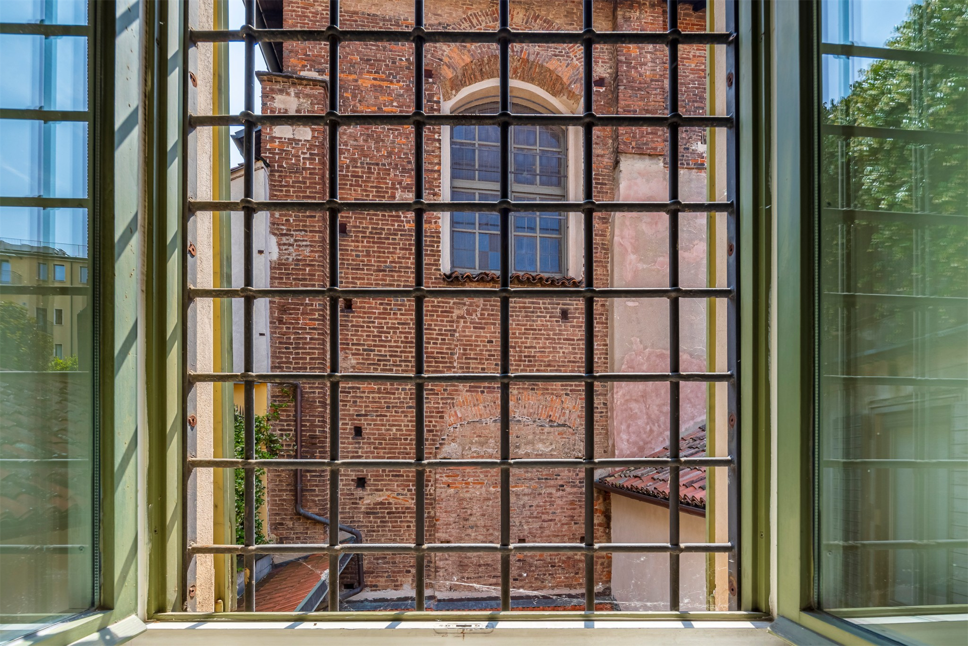 6 Bedroom Building's Image 30