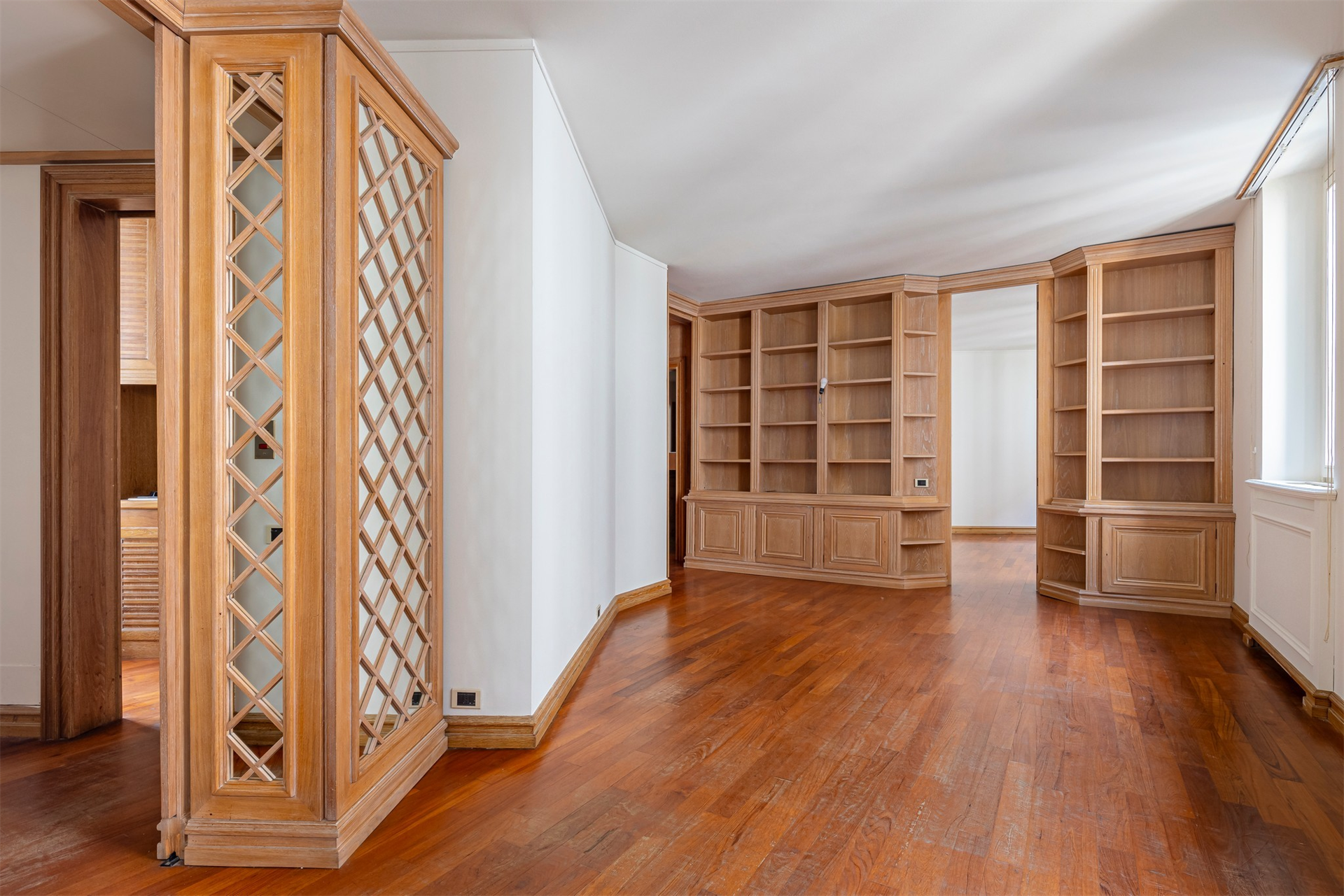 6 Bedroom Building's Image 23