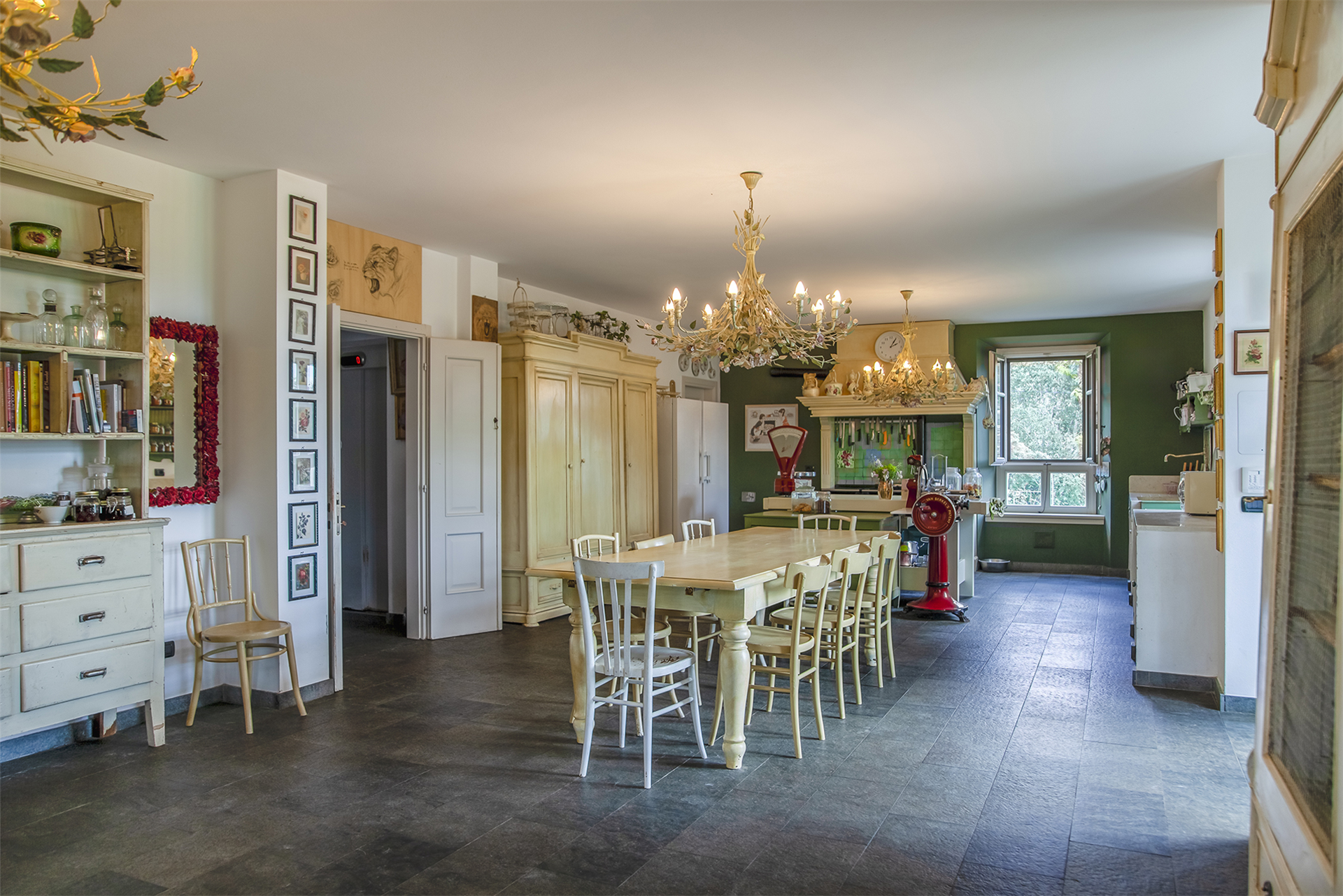 10 Bedroom Villa/Townhouse's Image 6