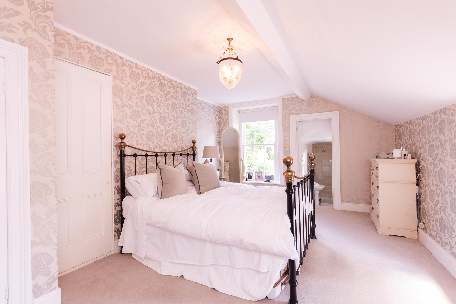 6 Bedroom Single Family Home/House's Image 26