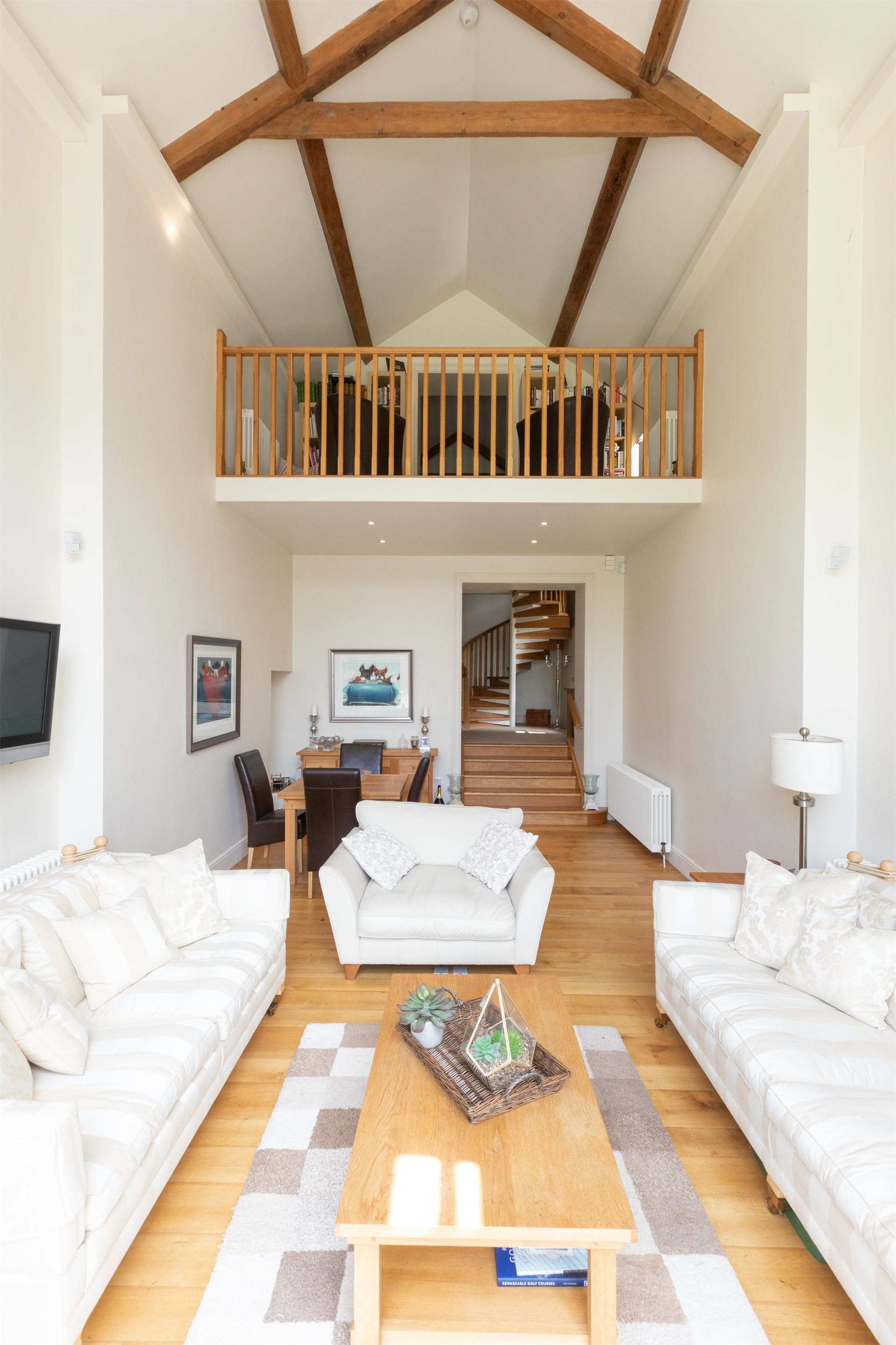 6 Bedroom Single Family Home/House's Image 16