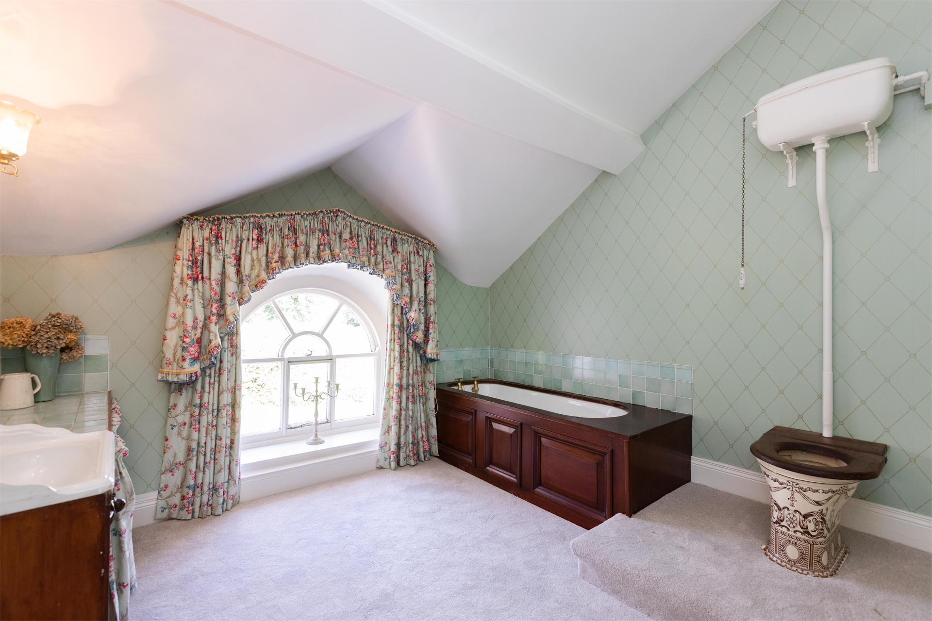 6 Bedroom Single Family Home/House's Image 27
