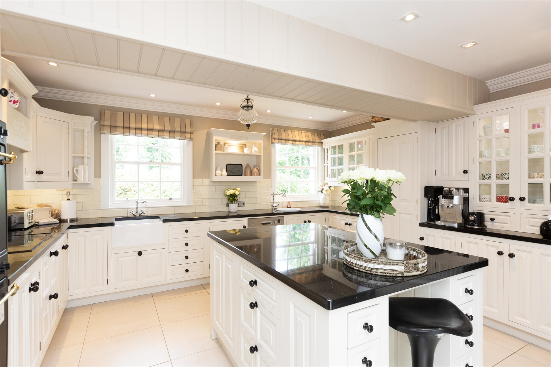 6 Bedroom Single Family Home/House's Image 10