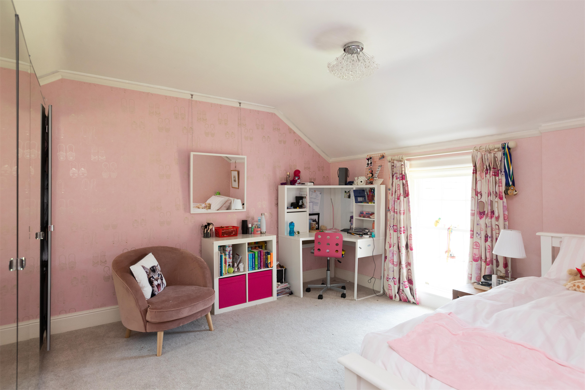 6 Bedroom Single Family Home/House's Image 25