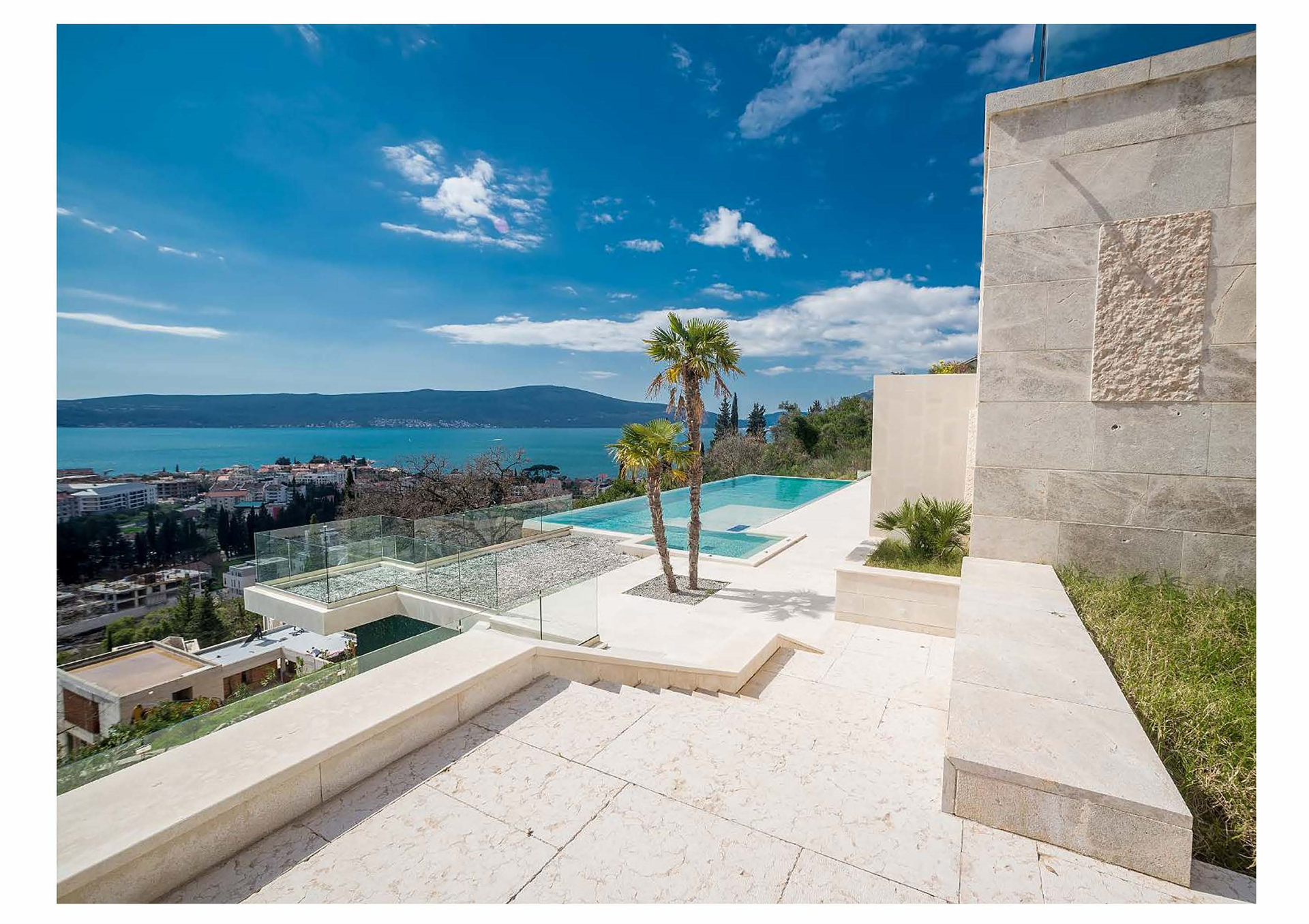 7 Bedroom Villa/Townhouse's Image 3