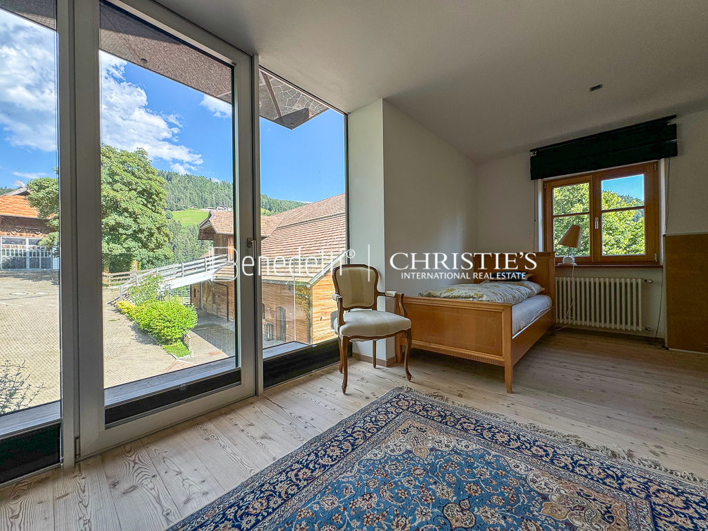 8 Bedroom Estate's Image 23