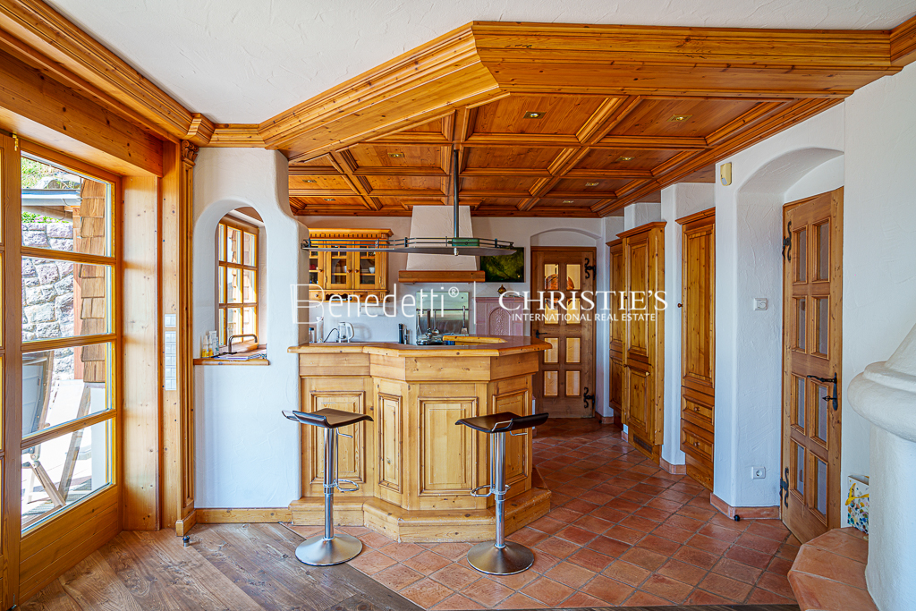 8 Bedroom Estate's Image 18