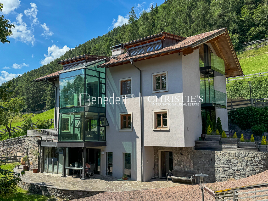 8 Bedroom Estate's Image 10