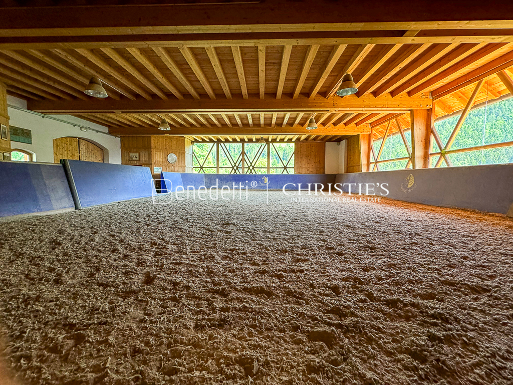 8 Bedroom Estate's Image 36