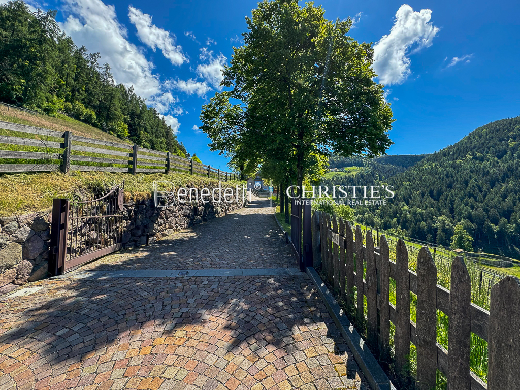 8 Bedroom Estate's Image 43