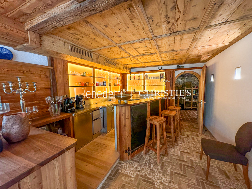 8 Bedroom Estate's Image 5