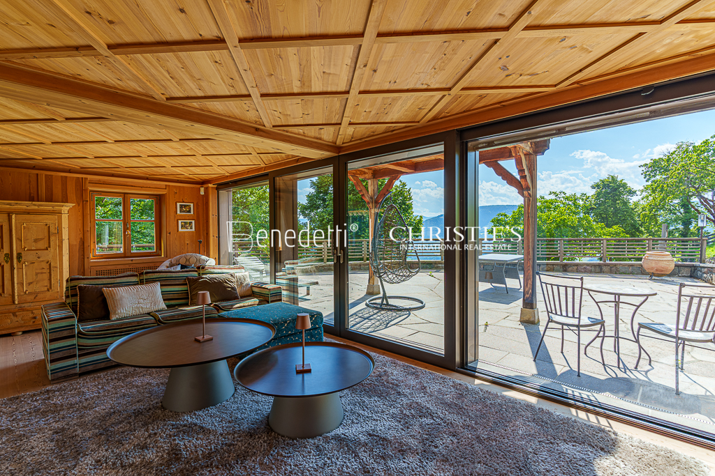 8 Bedroom Estate's Image 3