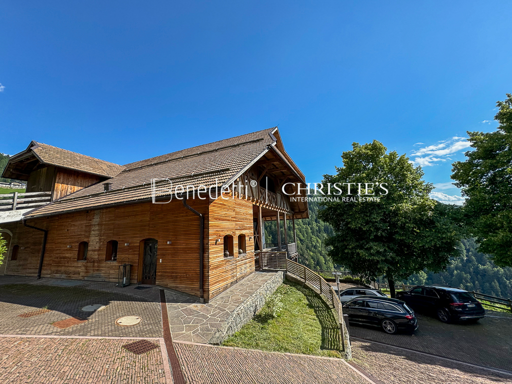 8 Bedroom Estate's Image 12