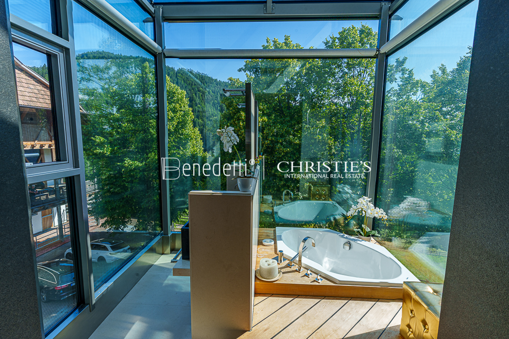 8 Bedroom Estate's Image 8