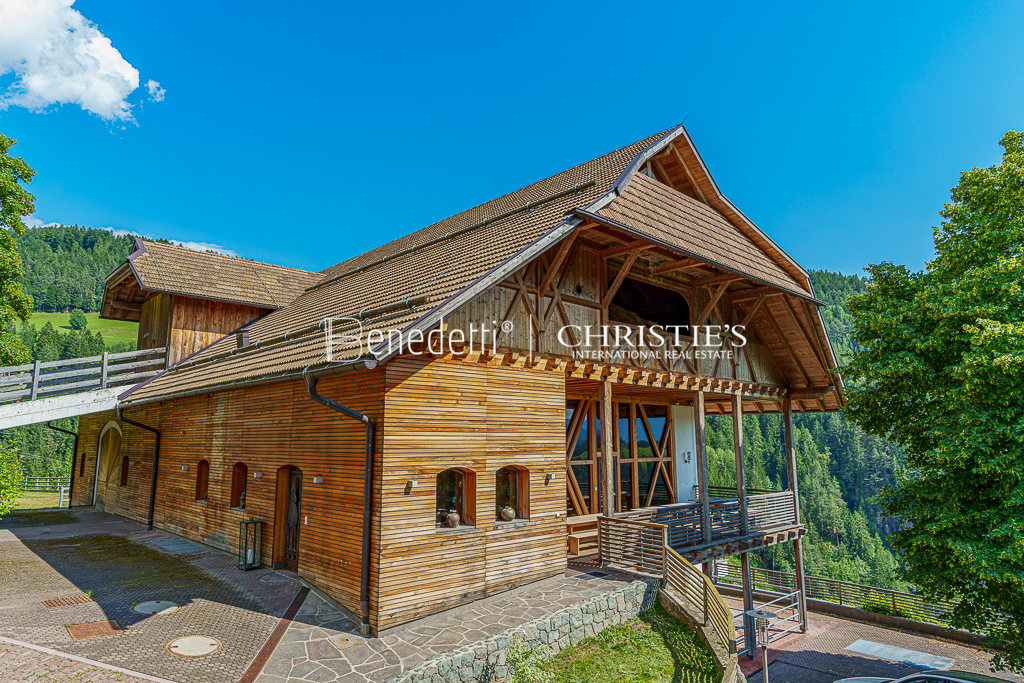 8 Bedroom Estate's Image 11