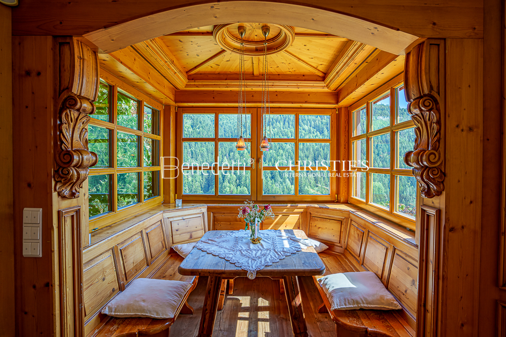 8 Bedroom Estate's Image 16