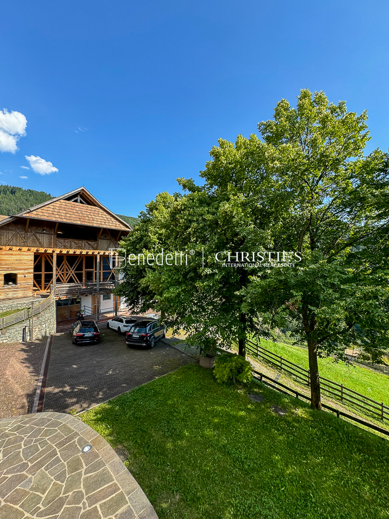 8 Bedroom Estate's Image 27