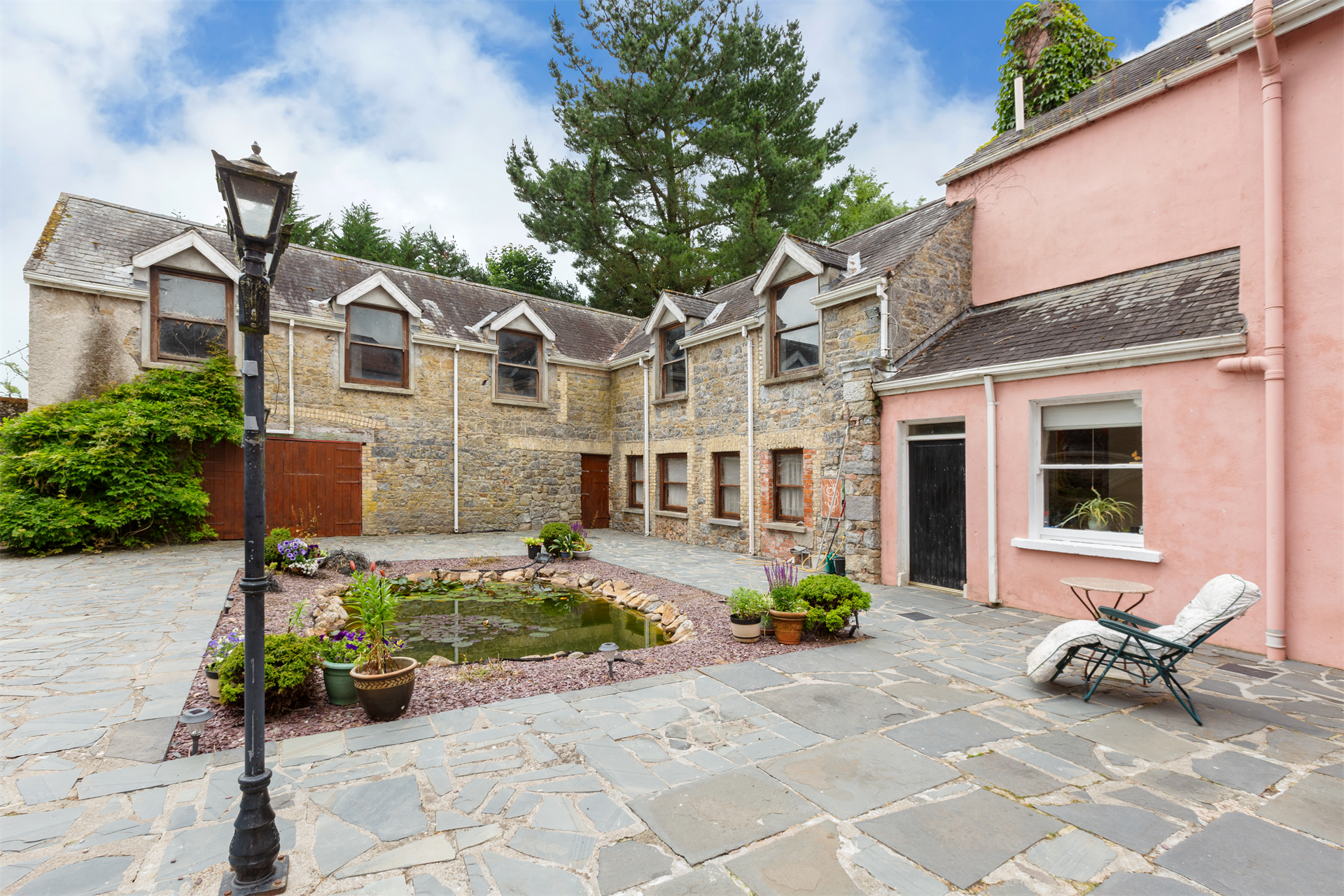 6 Bedroom Single Family Home/House's Image 13