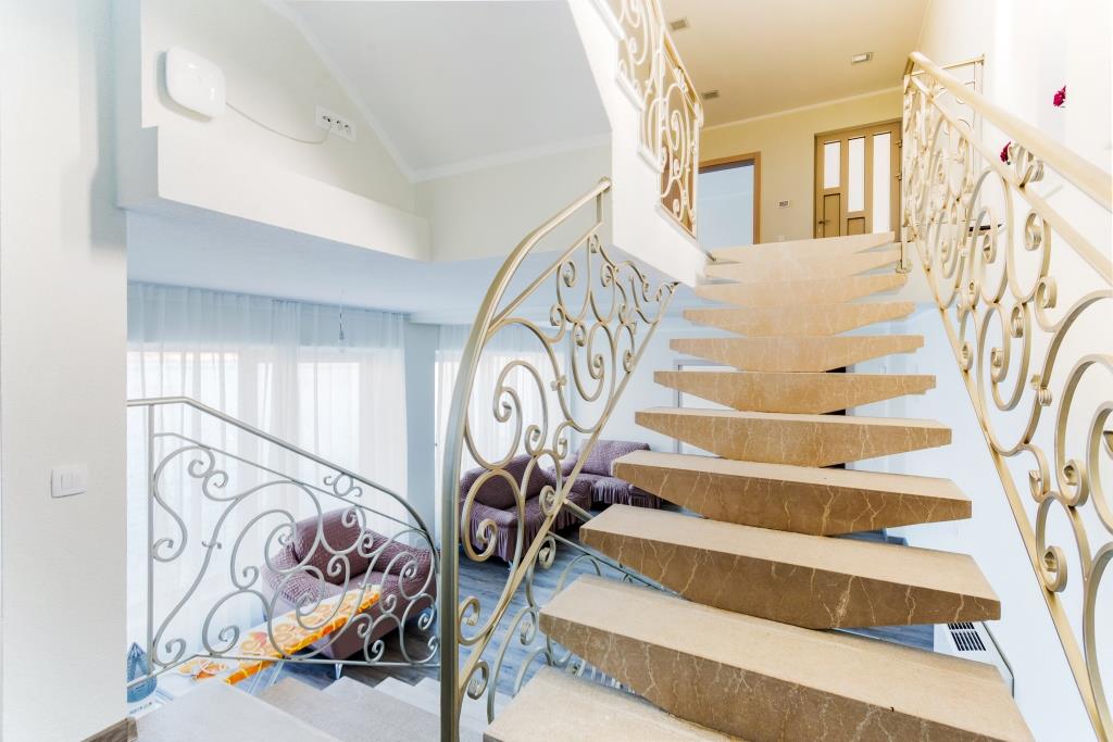 5 Bedroom Villa/Townhouse's Image 9