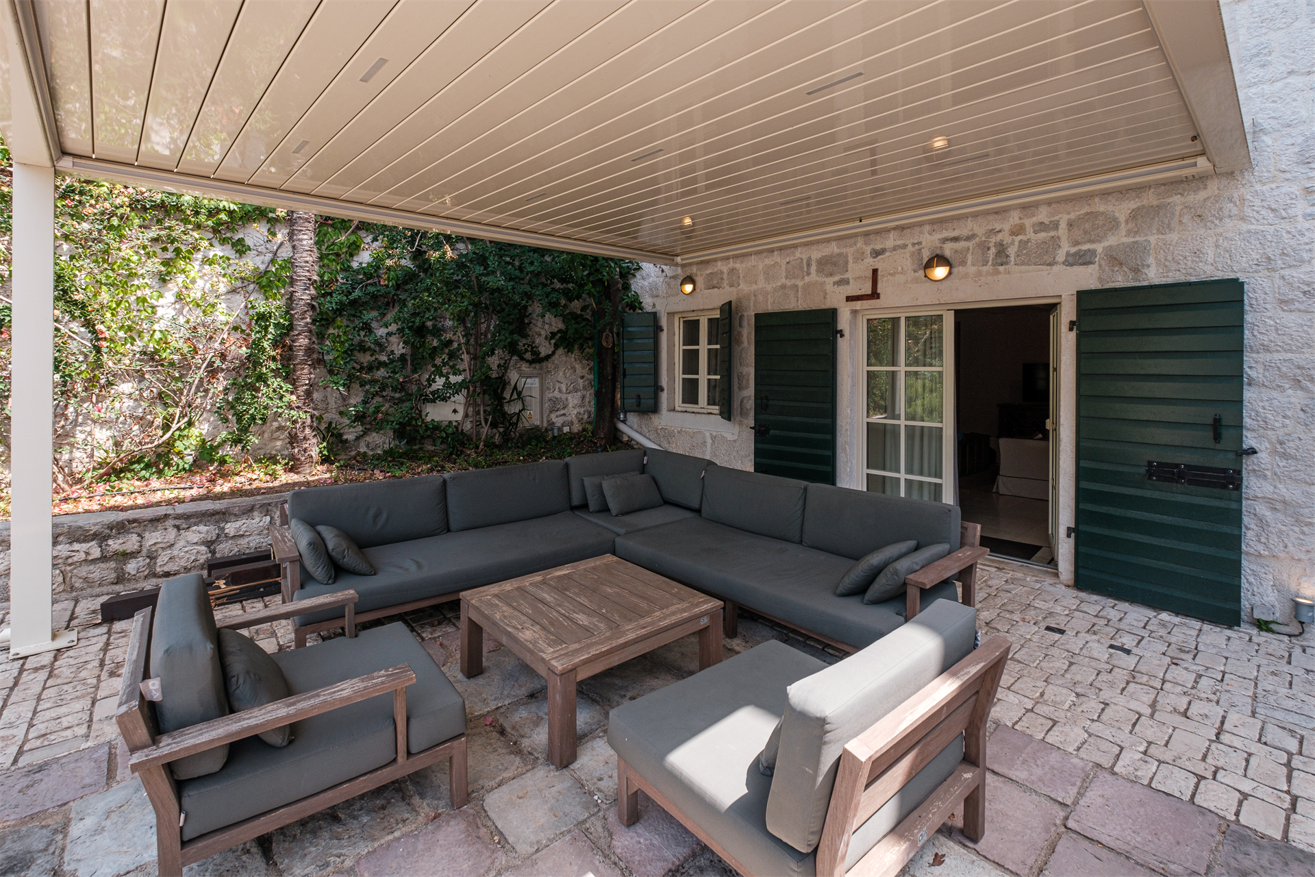5 Bedroom Villa/Townhouse's Image 29