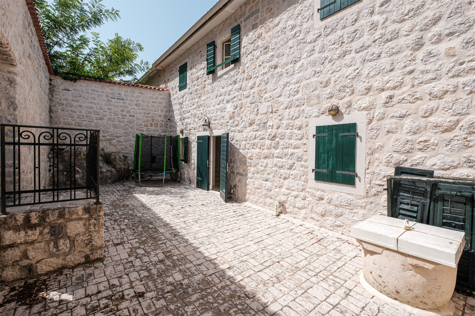 5 Bedroom Villa/Townhouse's Image 25