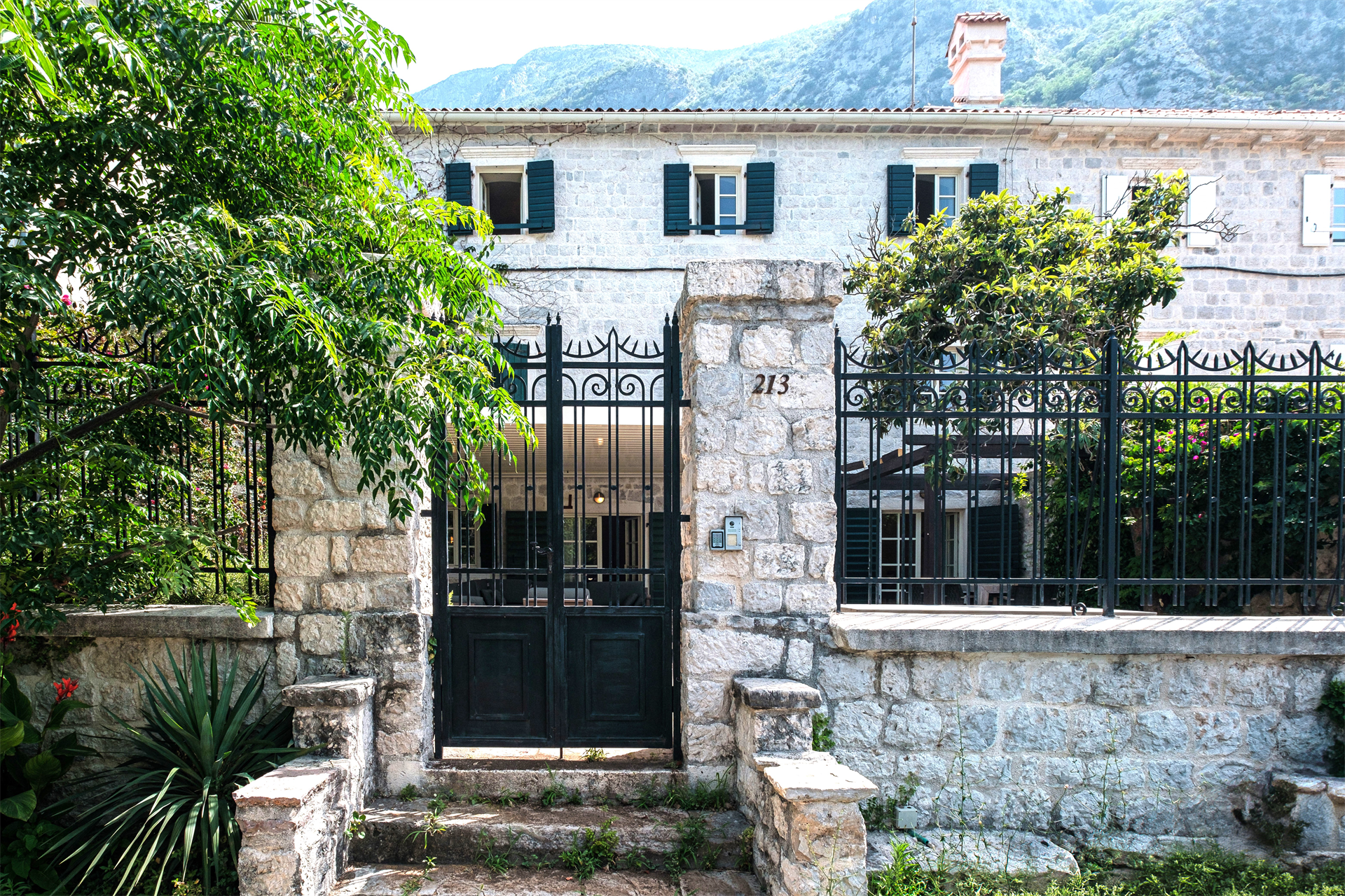 5 Bedroom Villa/Townhouse's Image 30