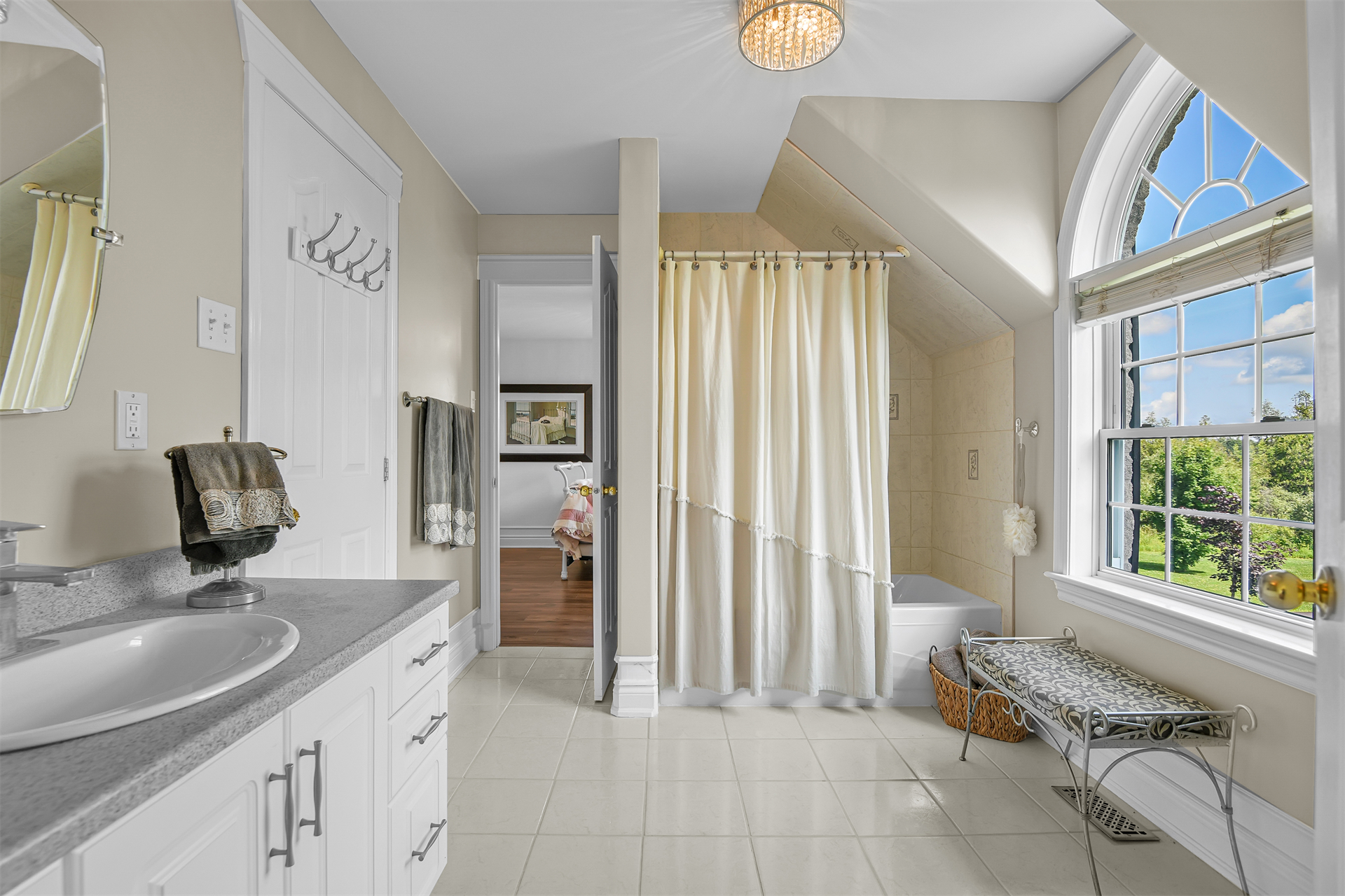 5 Bedroom Single Family Home/House's Image 33