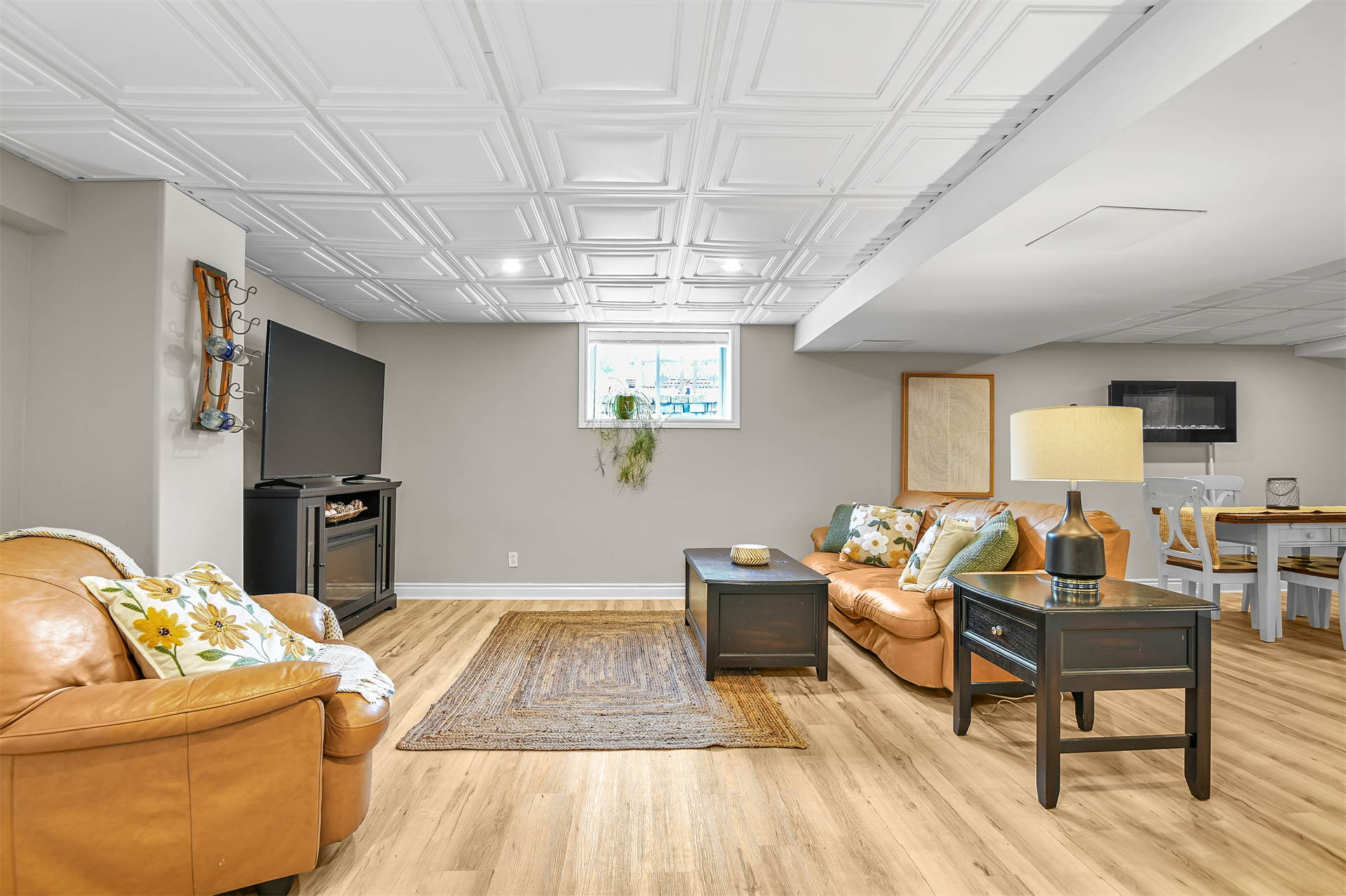 5 Bedroom Single Family Home/House's Image 38