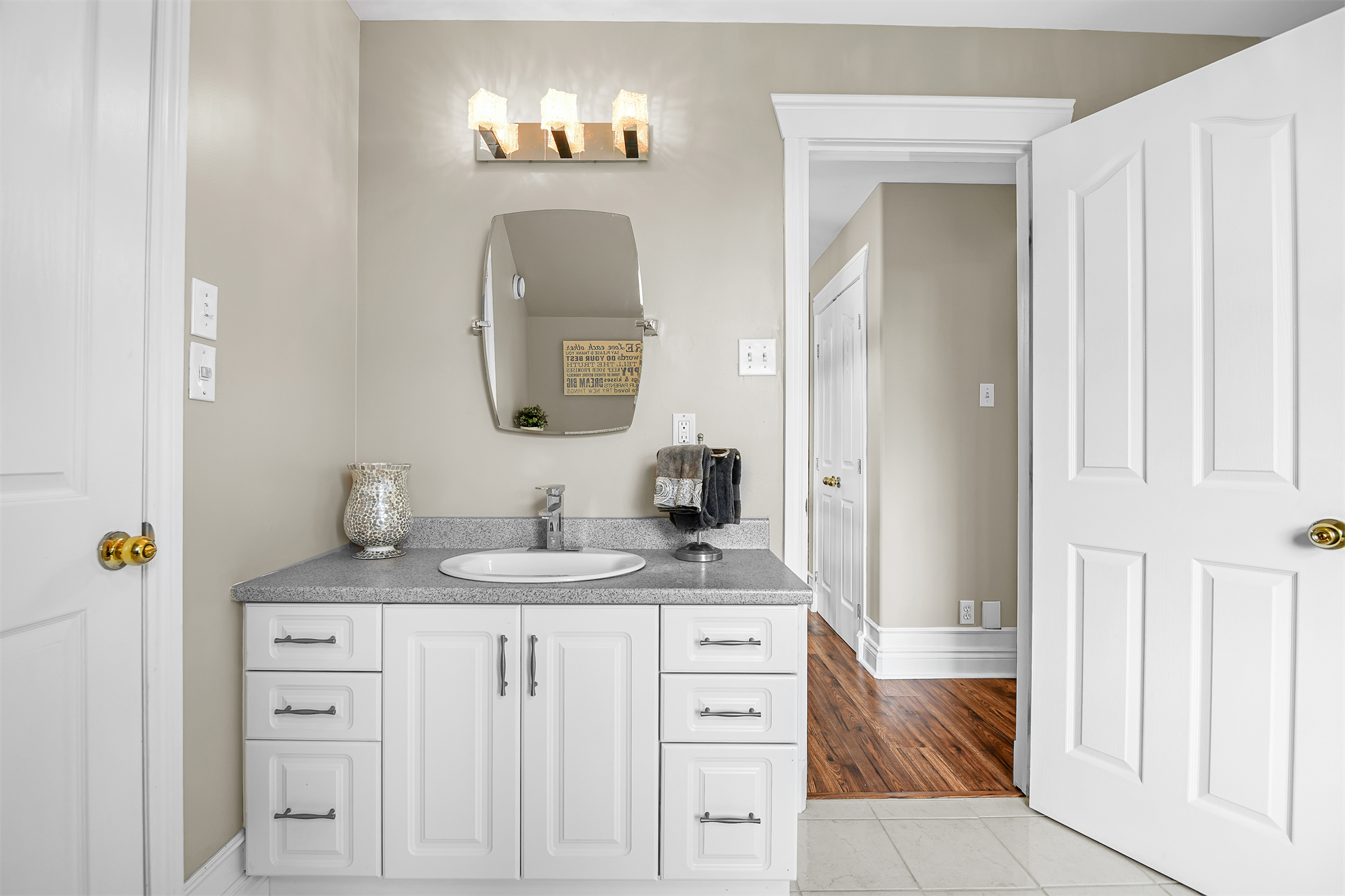 5 Bedroom Single Family Home/House's Image 34