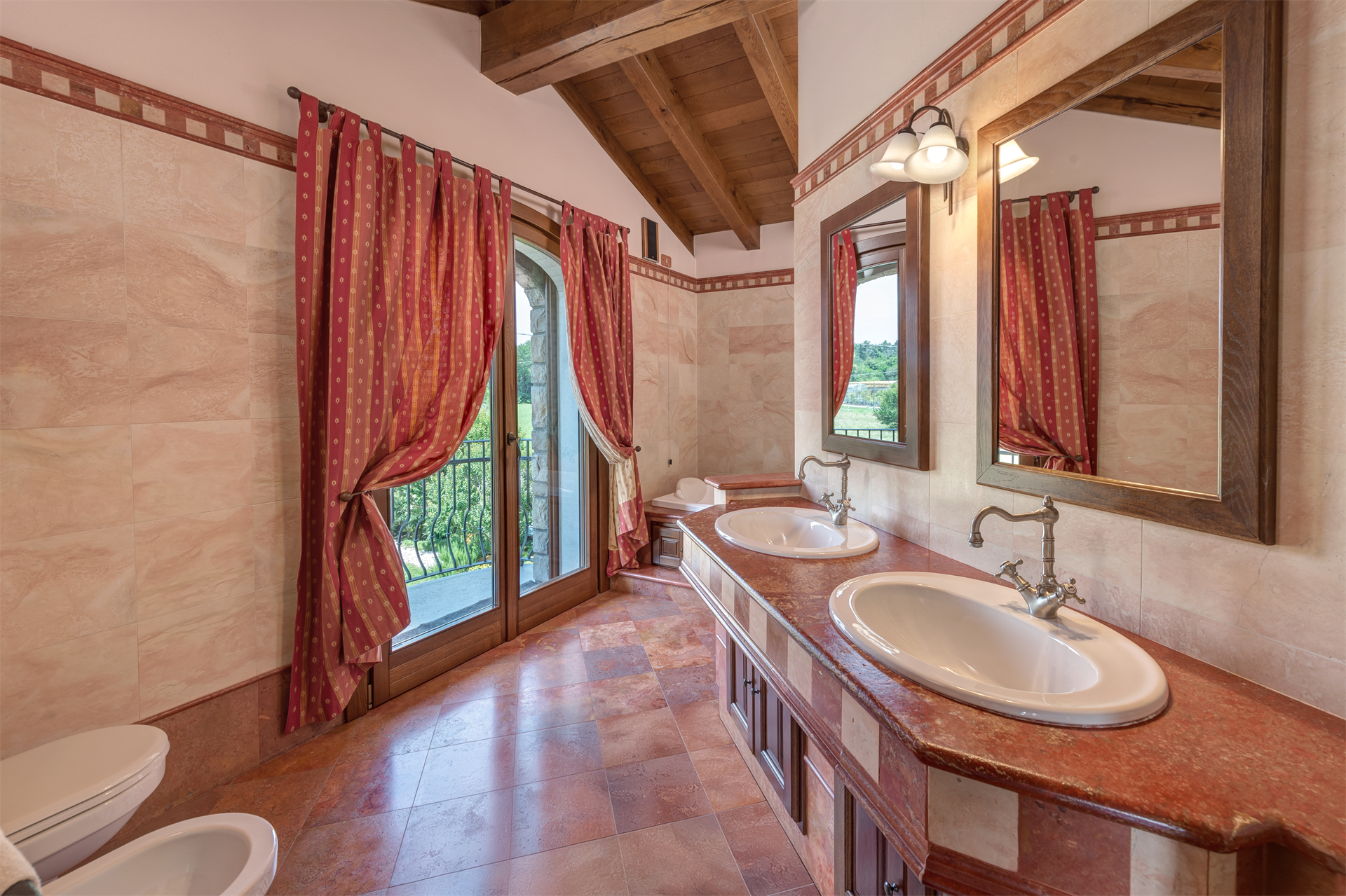 4 Bedroom Villa/Townhouse's Image 9